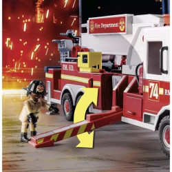 CAMION DE POMPIERS AVEC ÉCHELLE
